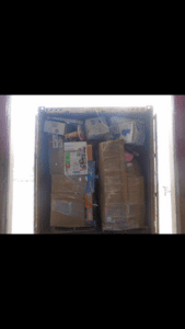 contenedor llena de cajas
