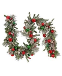 girnalda con decoraciones rojas y verdes de navidad