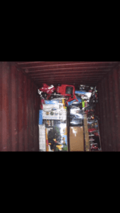 contenedor llena de cajas