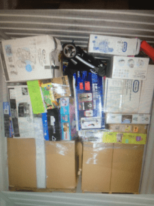 contenedor llena de cajas