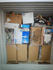 contenedor llena de cajas