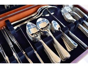 set de cubiertos de mesa